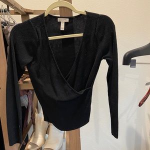 Black v neck crop top